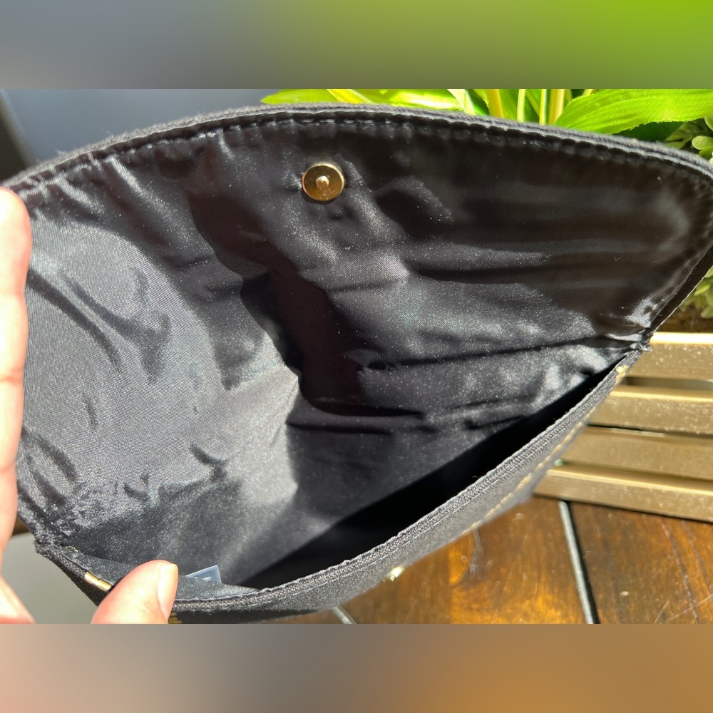 Daisy by Marc Jacobs Black/Gold Pouch - Picture 8 of 9